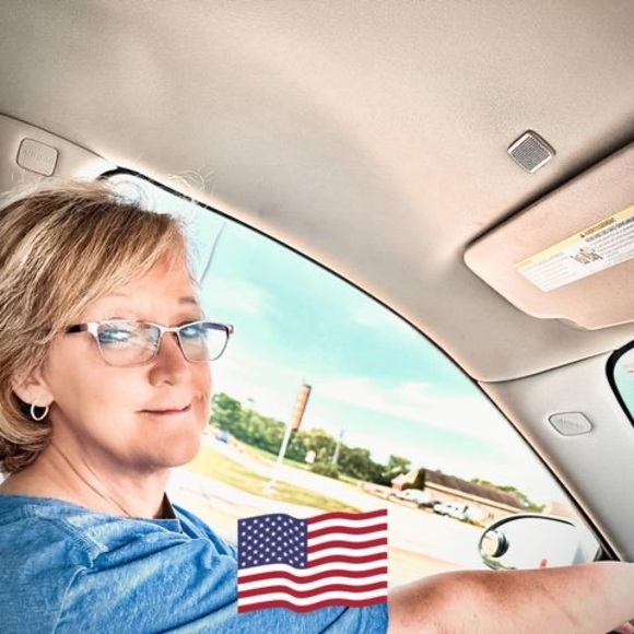 Meet your Posher, Amanda - Picture 1 of 1